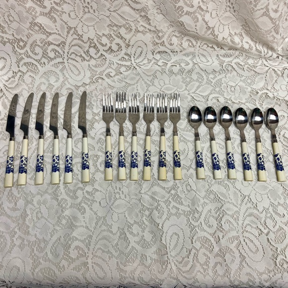 Vintage, 18-pc Blue Willow Flatware Set for